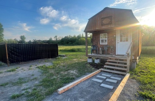 Jerusalem Cabin | Cozy cabin features features queen pullout and twin in loft. Pet friendly