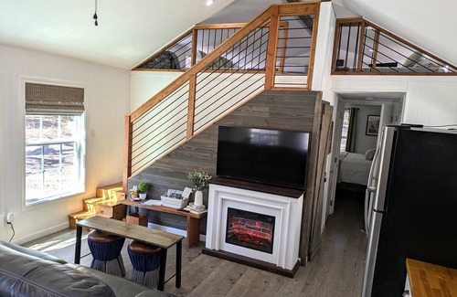 Tyler Cabin | Cozy cabin for 6, outdoor games, close to Tyler State Park on 11 secluded acres