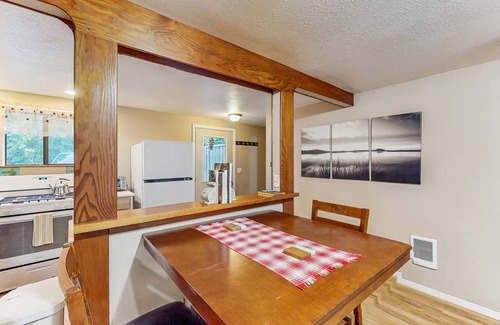 Trinidad House | Cozy cabin for two w/a furnished deck & grassy yard - close to hiking trails