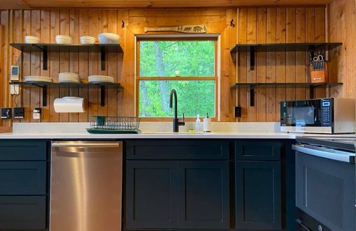 Kabletown Cabin | Cozy Cabin Hidden Away on a Lake!