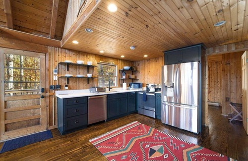 Kabletown Cabin | Cozy Cabin Hidden Away on a Lake!