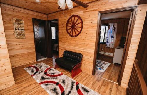 Tobyhanna House | Cozy Cabin in Pocono Farms with Hot tub Fire pit and close to many attractions