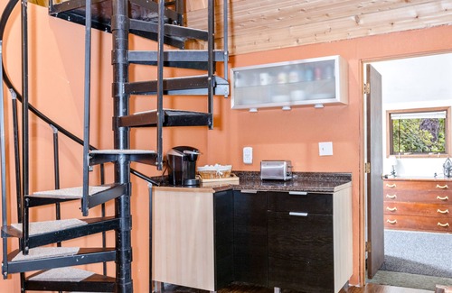 Alyeska Cabin | Cozy Cabin in Central Girdwood W/Wood Stove, Washer/Dryer, & Free WiFi