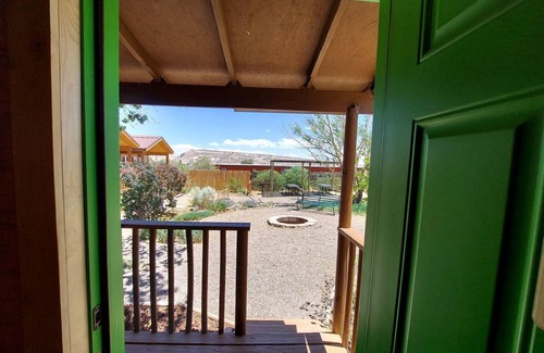 Escalante Cabin | Cozy Cabin in Escalante, Utah - Amazing Glamping Spot for Exploring Canyons and National Parks