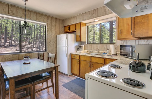 Greer Cabin | Cozy Cabin in Greer: Hike, Bike & Ski!