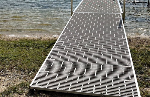 West Branch Cabin | Cozy Cabin in Northeast Michigan on all sports lake-dock, kayaks, pet-friendly!