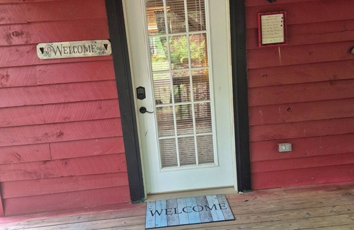 Ellijay Cabin | Cozy cabin in peaceful Ellijay with WiFi, AC