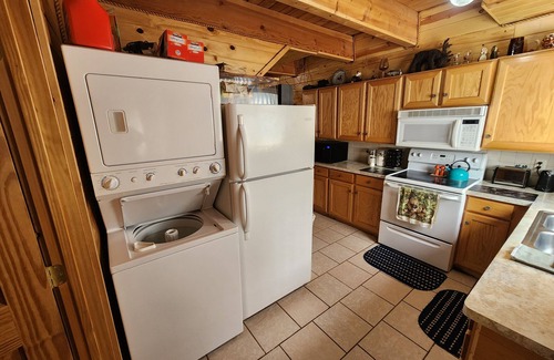 Island Park Cabin | Cozy Cabin Minutes From Yellowstone w/fiber optic wifi