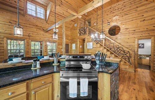 Cleveland Cabin | Cozy Cabin Near Helen + Hot Tub + Fire Pit + Game Room + More
