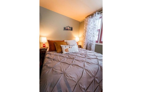 Remsen Cabin | Cozy Cabin Near Lake-BlackBear