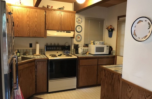 Dorrington Cabin | Cozy cabin near lakes, streams, rivers, hiking trails and shops/restaurants
