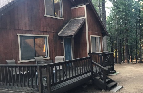 Dorrington Cabin | Cozy cabin near lakes, streams, rivers, hiking trails and shops/restaurants