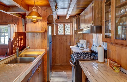 Tahoe City Cabin | Cozy Cabin Near Tahoe Park Beach