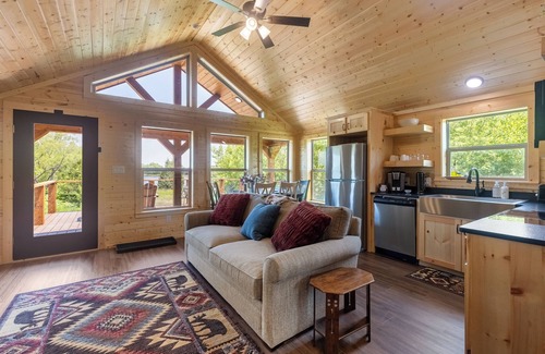 Klondike Cabin | Cozy Cabin on a Private Lake