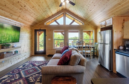 Klondike Cabin | Cozy Cabin on a Private Lake