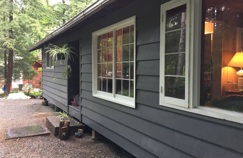 Glendale Cabin | Cozy Cabin on Lake Mahkeenac