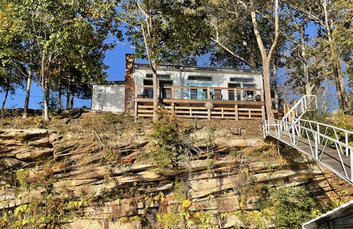 Crane Hill House | Cozy Cabin on the Bluff with the best view on Lewis Smith Lake