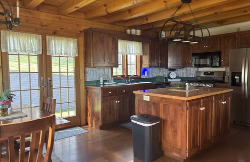 Dundee Cabin | Cozy cabin on the hill with amazing surroundings.