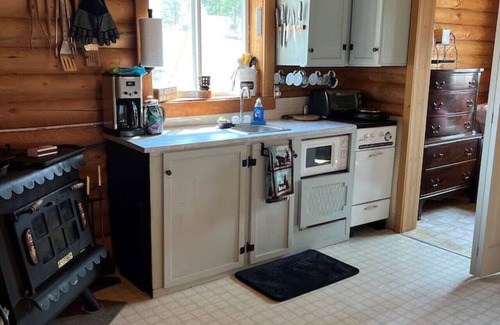 Conner Apartment | Cozy Cabin | Oxen-Le-Fields Montana