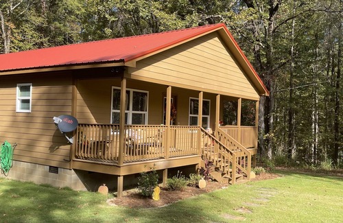 Counce Cabin | Cozy cabin Pickwick near Stateline boat ramp and State Park, with boat storage