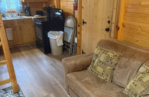 Mammoth Cave Cabin | Cozy Cabin Retreat w/Hot Tub & Disc Golf — Minutes from Mammoth Cave