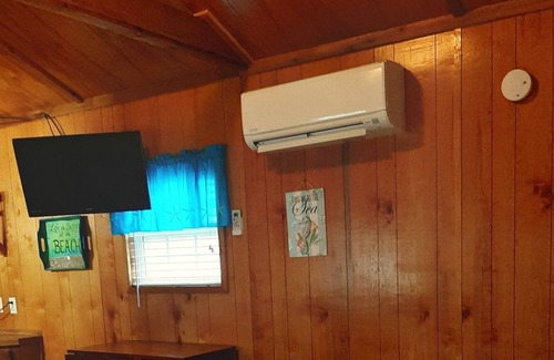 Navarre Cabin | Cozy Cabin Sleeps 4 B56