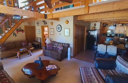 Pagosa Springs Cabin | Cozy Cabin-Style home. Convenient Location. Washer & Dryer. Gas Fireplace.