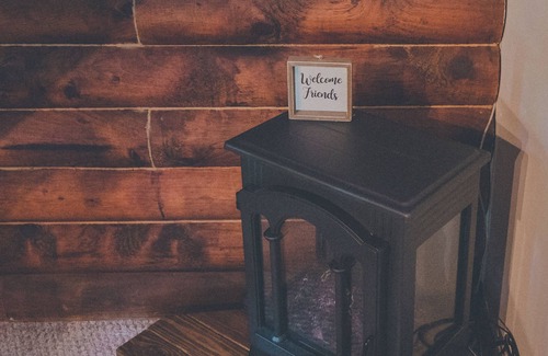 Ellicottville Cabin | Cozy Cabin tucked in the woods. Pet-Friendly! 7 minutes from Ellicotville!