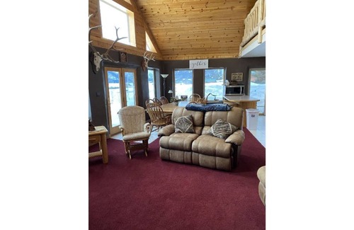 West Yellowstone Cabin | Cozy Cabin