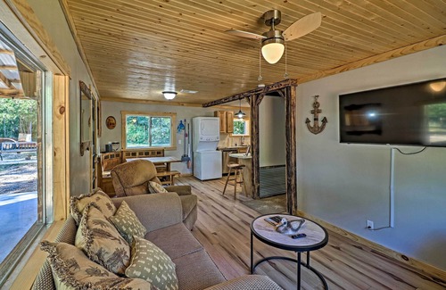 Elizabeth Cabin | Cozy Cabin w/Backyard Oasis: 11 Mi to Marina