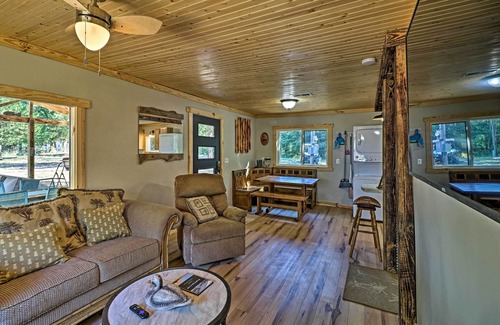 Elizabeth Cabin | Cozy Cabin w/Backyard Oasis: 11 Mi to Marina