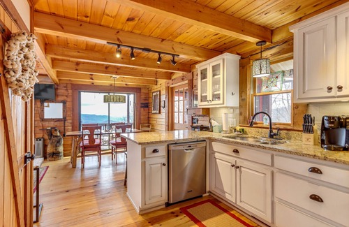 Jasper Cabin | Cozy Cabin w/Blue Ridge Mountain Views & Hot Tub