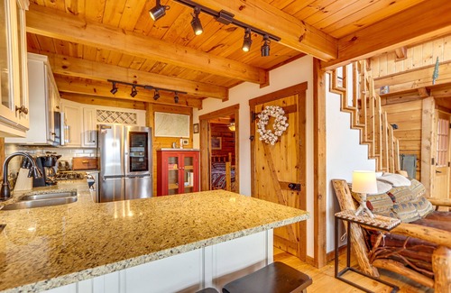 Jasper Cabin | Cozy Cabin w/Blue Ridge Mountain Views & Hot Tub