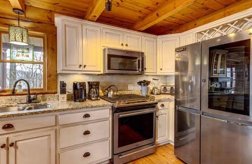 Jasper Cabin | Cozy Cabin w/Blue Ridge Mountain Views & Hot Tub