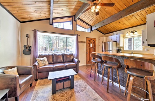 Big Bear City Cottage | Cozy Cabin w/Deck & Fireplace in Big Bear!