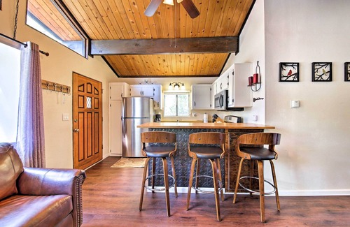 Big Bear City Cottage | Cozy Cabin w/Deck & Fireplace in Big Bear!