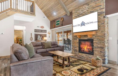 Branson House | Cozy Cabin w Water View-Community Indoor Pool-Connect4-Bunk Room-Free Attraction Tickets