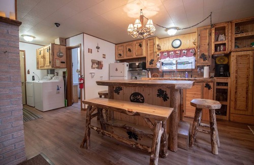 Necedah Cabin | Cozy cabin with 1 bedroom and blow up hot tub & AC in soothing Necedah