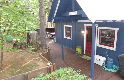 Arnold Cabin | Cozy Cabin With A Short Walk To Fly In Lake/Blue Lake Springs
