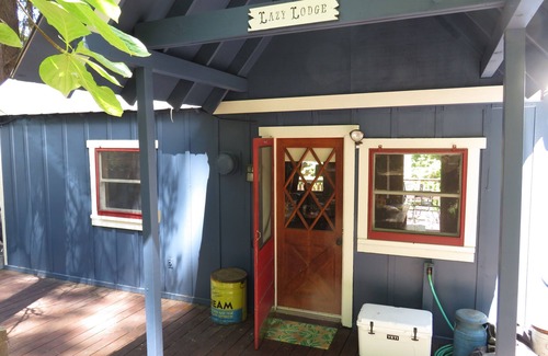 Arnold Cabin | Cozy Cabin With A Short Walk To Fly In Lake/Blue Lake Springs