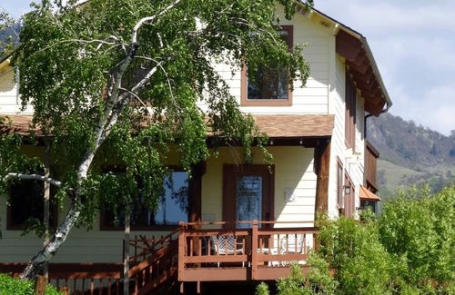 Ashland Cabin | Cozy Cabin with great views in a mountain valley by a lake.
