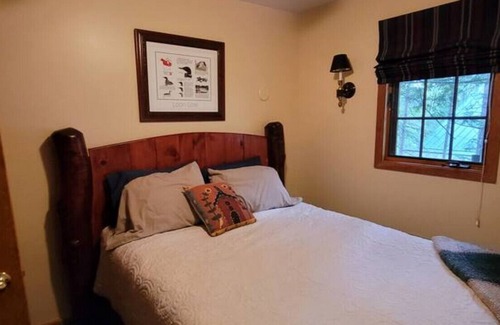 Crosslake Cabin | Cozy cabin with lake shore cottage. Shore Lift