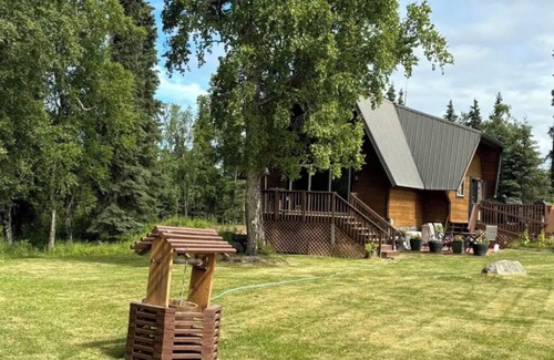 Kasilof House | Cozy cabin with mountian views