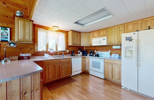 Strong House | Cozy Cabin with Direct Trail Access & Modern Comforts