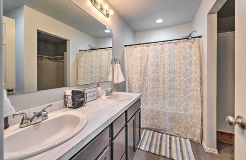 Caldwell House | Cozy Caldwell Abode w/ Hot Tub ~ 3 Mi to Dtwn