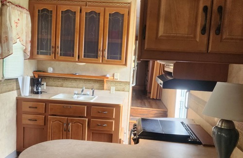 Cottondale RV Rental | Cozy campground in beautiful Cottondale with AC