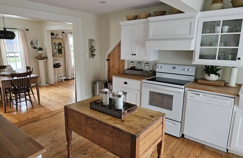 Mahone Bay House | Cozy Cape Located In The Beautiful Seaside Town of Mahone Bay