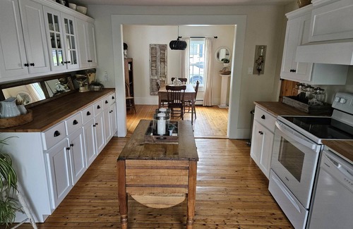 Mahone Bay House | Cozy Cape Located In The Beautiful Seaside Town of Mahone Bay