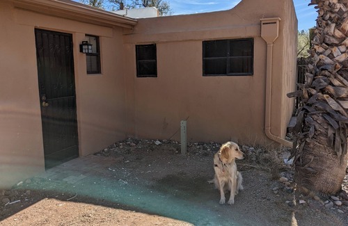 Sam Hughes House | Cozy Casita, 1BR, Parking, AC, All new remodel, 3 short blocks to UA