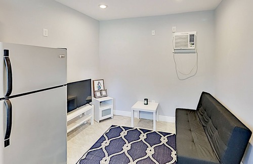 Old Seminole Heights Cottage | Cozy Casita | Fenced Yard with Grill & Firepit | Near Busch, USF & Downtown